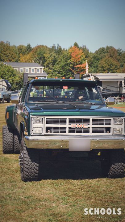 Dark green lifted, mirror in foreground